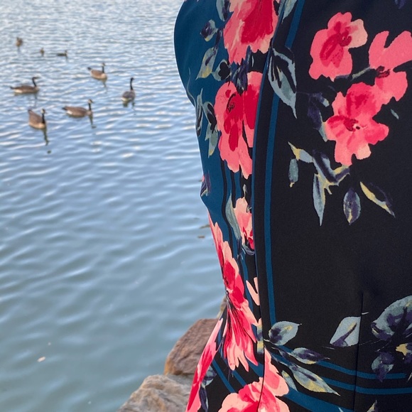 Vince Camuto Floral Dress - Picture 3 of 6